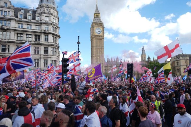 Proteste masive in Londra Sute de mii de oameni contesta extrema dreapta
