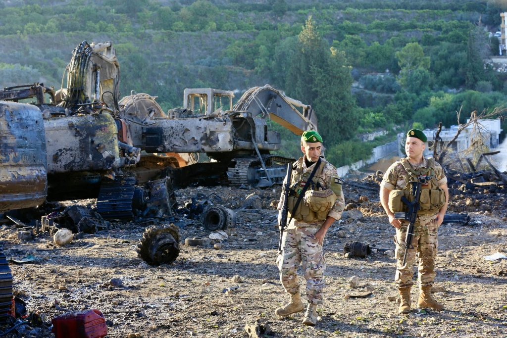 Razboi in Orientul Mijlociu ziua 26 Teheran a lansat rachete catre Israel Kuweit Iordania si Bahrain Cel patru 9 persoane au fost ucise in atacurile israeliene din sudul Libanului Iran informeaza ONU ca anumite nave pot trece prin Stramtoarea Ormuz