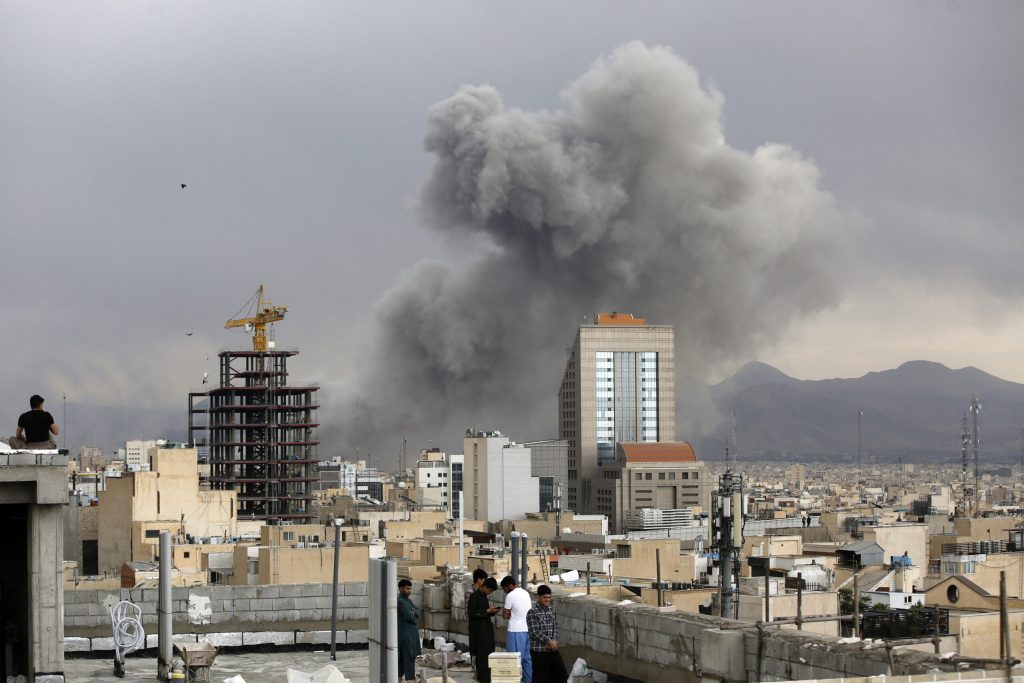 Razboiul din Orientul Mijlociu ziua 19 Atac cu rachete balistice iraniene asupra Israelului preturile benzinei in SUA au atins cel mai inalt nivel din toamna anului 2023