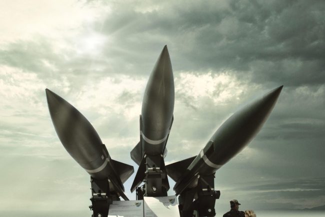 SUA se confrunta cu deficit de munitie Trump cheama de urgenta companiile de armament