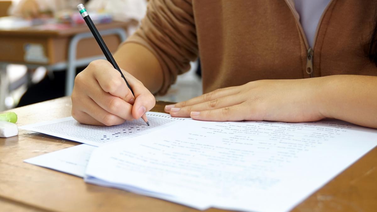 Simulare pentru Evaluarea Nationala 2026 la Limba Romana Aproape 3000 de elevi nu se vor prezenta la examenul de astazi
