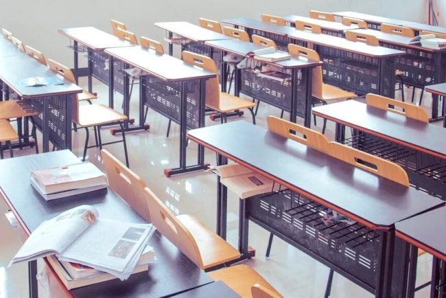 Simularea Evaluarii Nationale pentru clasa a VIII a 2026 Peste 145000 de elevi au sustinut astazi examenul la Limba si Literatura Romana