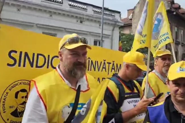 Sindicatele incurajeaza professorii sa nu semnze pentru participarea la simularile examenelor nationale