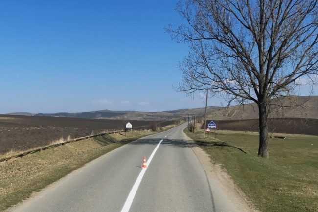 Soferi din Cluj fitzi prudenti Au inceput lucrarile de refacere a marcajelor pe zeci de kilometri de drum