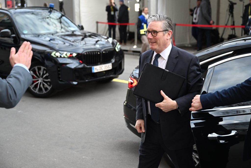 Starmer a refuzat dar apoi si a schimbat parerea Baza britanica disponibila pentru atacurile SUA impotriva Iranului