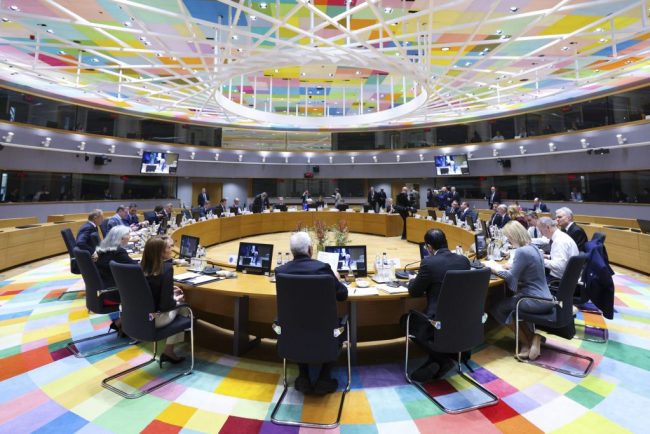 Summitului Consiliului European Ungaria si Slovacia au oprit decizia UE de a returna un imprumut de 90 de miliarde de euro acordat Ucrainei