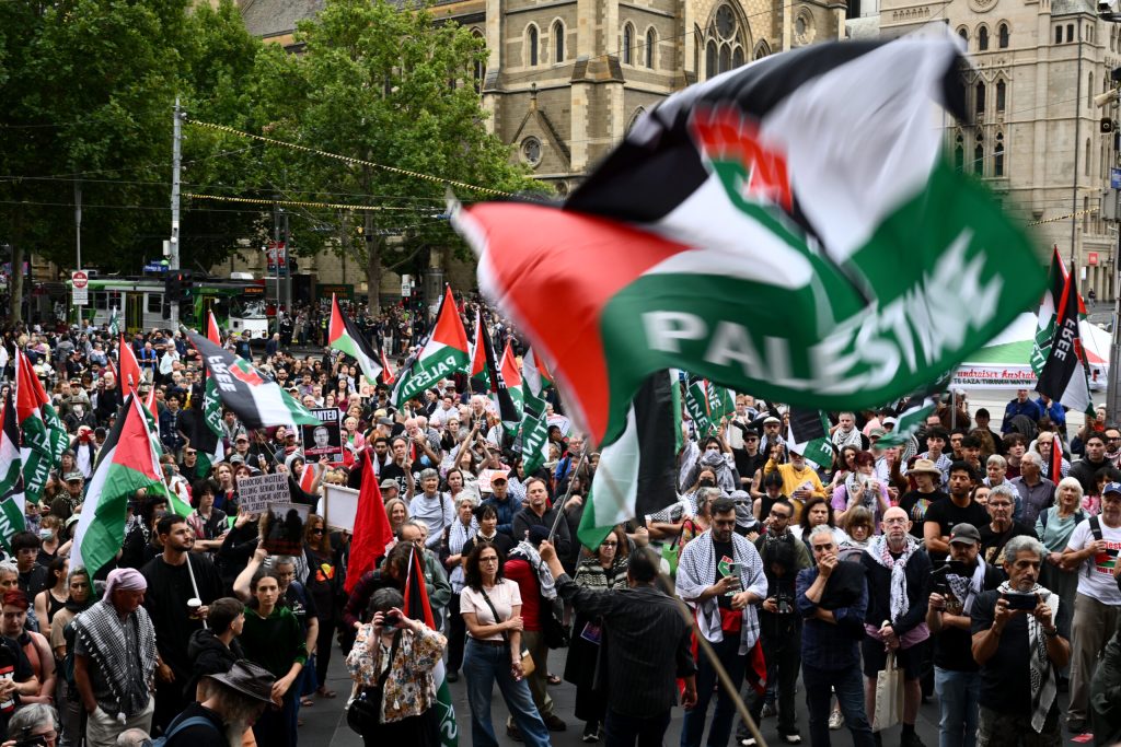 Sute de oameni s au adunat in centrul Istanbulului pentru a protesta impotriva Statelor Unite si Israelului
