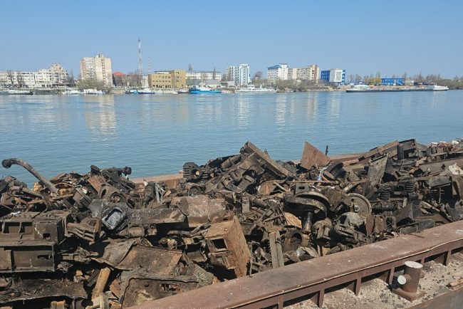 Transport ilegal de deseuri pe Dunare oprit in regiunea Galati