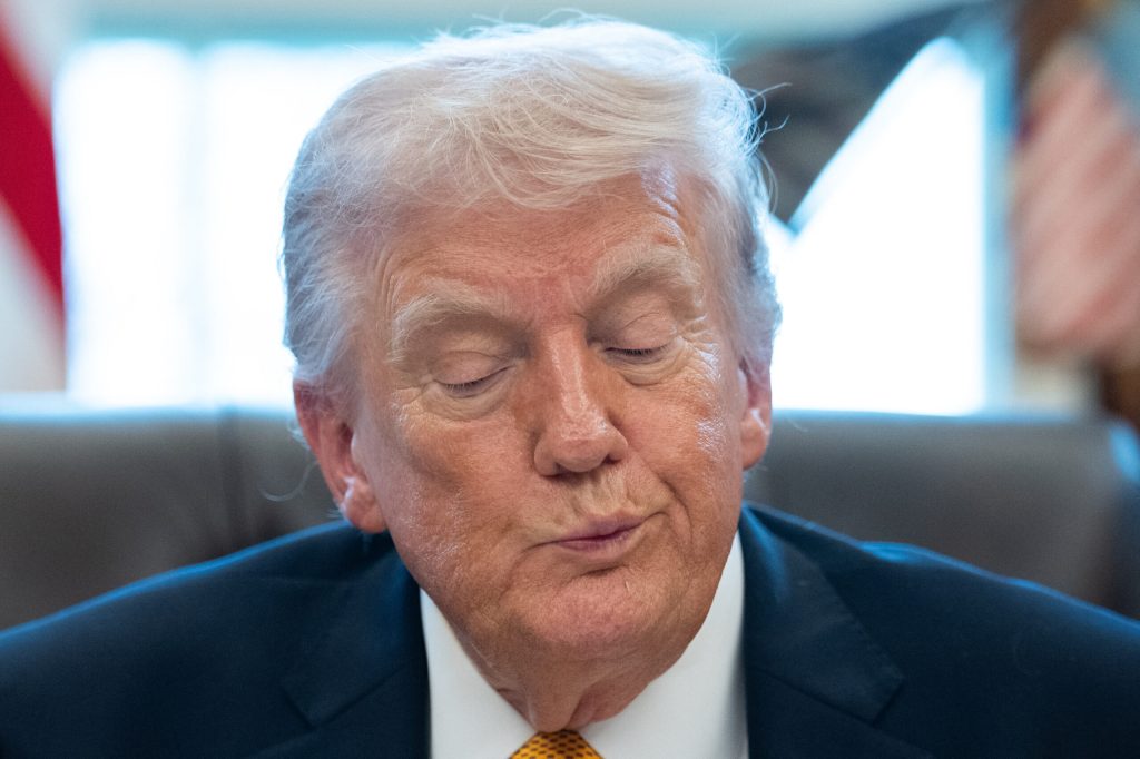 Trump ii indeamna pe iranieni sa reactioneze rapid in legatura cu planul de incetare a focului