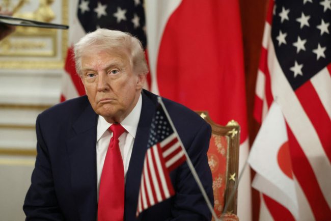 Trump invins de media Un judecator a decis ca postul de radio Vocea Americii sa fie reactivat