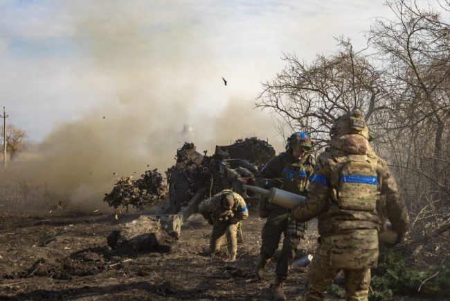 Ucraina implementeaza o legislatie pentru reformarea educatiei militare in contextul pregatirilor de razboi de lunga durata ale Kievului