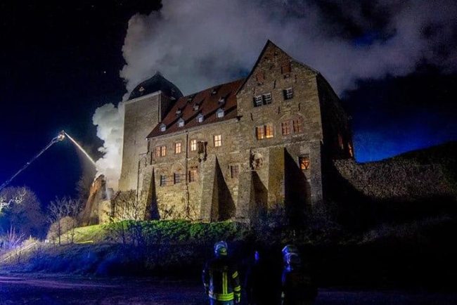 Un castel din secolul al XII lea a fost mistuit de flacari incendiul a distrus o parte din acest monument istoric