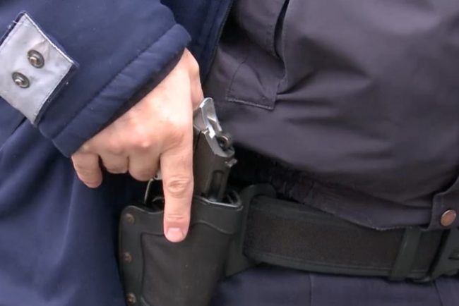 Un clujean a fost impuscat accidental de politistii din Cluj in urma unei altercatii cu cutite pe o terasa Alte persoane au fost ranite