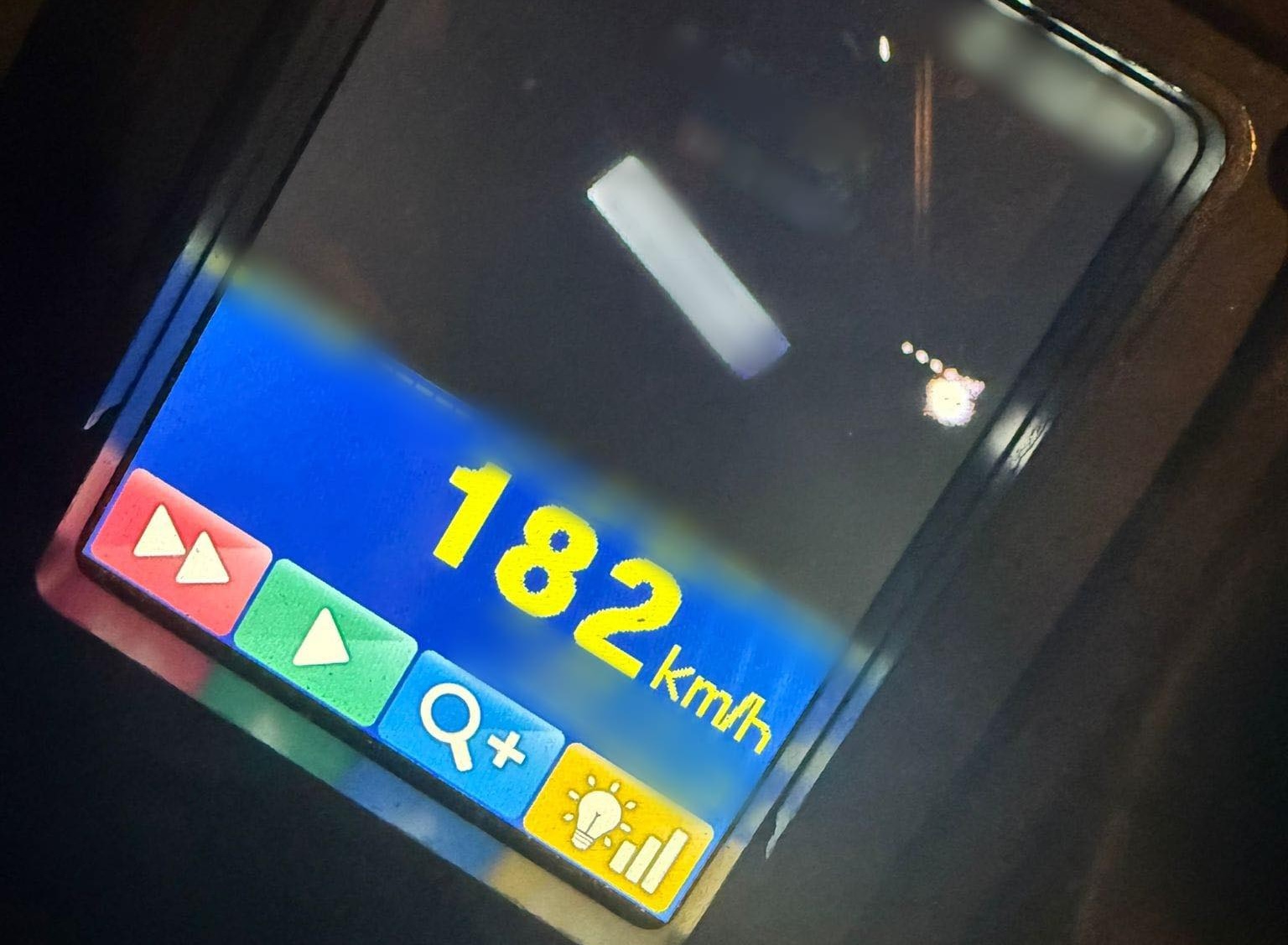 Un tanar de 20 de ani a obtinut performante la radar in Cluj Politistii l au rasplatit cu o amenda de 5000 de lei si 4 luni fara permis