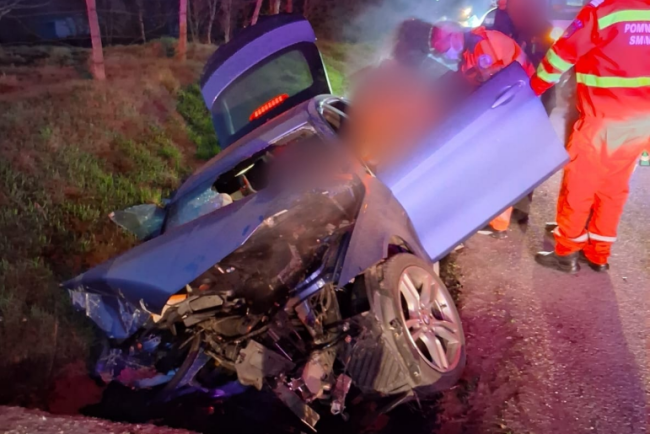 accident de dimineata tanar de 20 de ani ranit dupa ce a fost prins intr un impact violent a fost salvat cu dificultate de pompierii din cluj