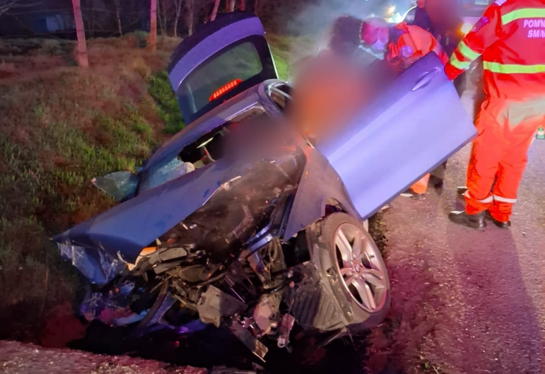 accident de dimineata tanar de 20 de ani ranit dupa ce a fost prins intr un impact violent a fost salvat cu dificultate de pompierii din cluj