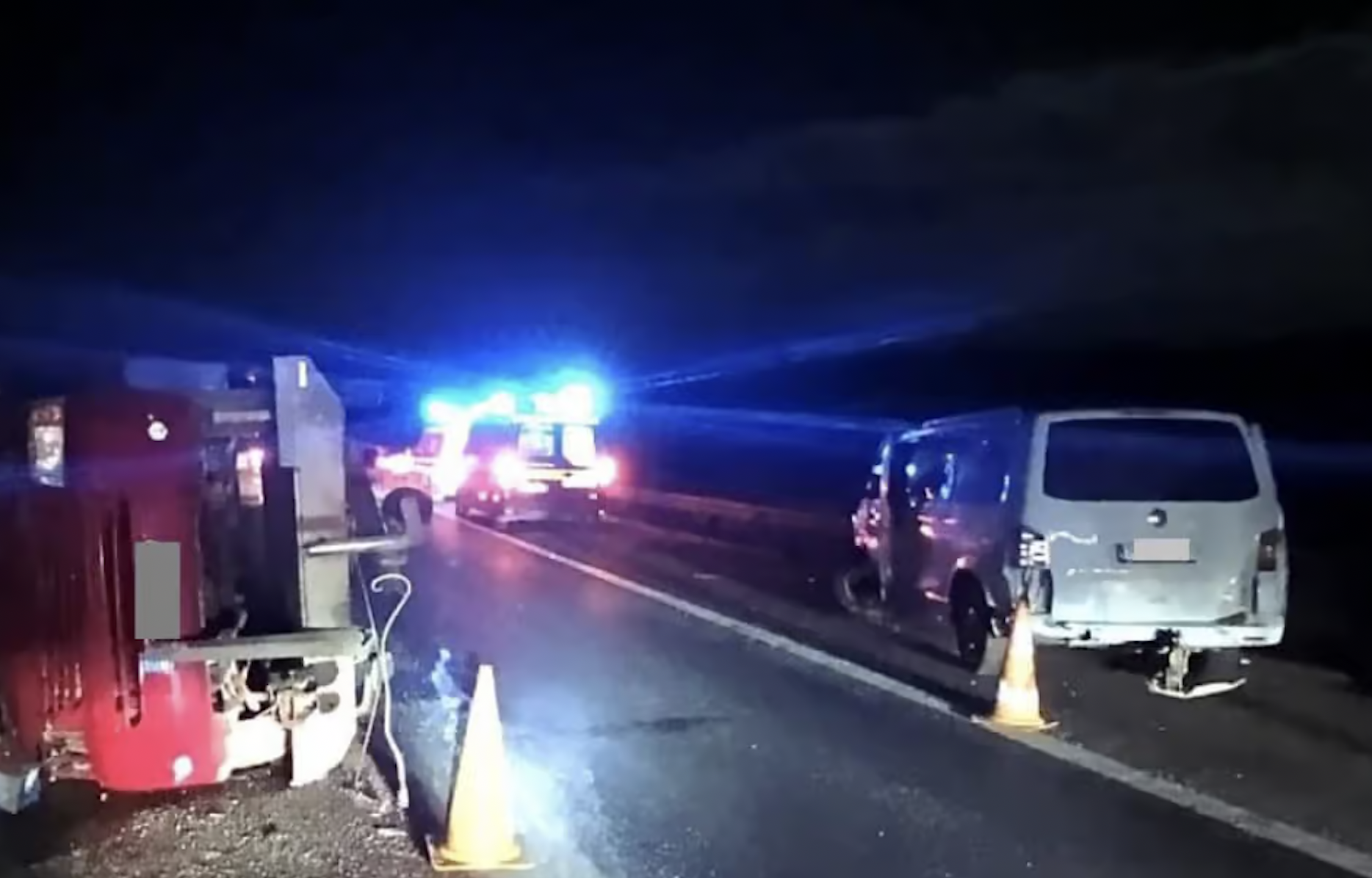 accident grav intre un microbuz si un camion in cluj sapte persoane au necesitat ajutor pompierii si smurd ul mobilizati de urgenta