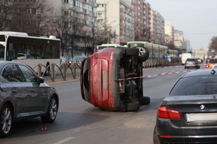 accident grav langa spitalul colentina sase masini implicate una s a intoars cu rotiile in sus