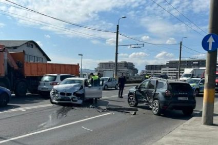 accident grav pe podul IRA din Cluj Napoca traficul in zona este oprit doua femei au fost transportate de urgenta la spital