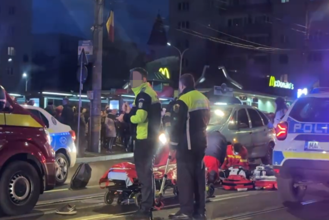 accident in manastur un barbat a fost lovit in aceasta seara in cluj napoca in timp ce traversa pe trecerea de pietoni soferul fiind un tanar de 31 de ani