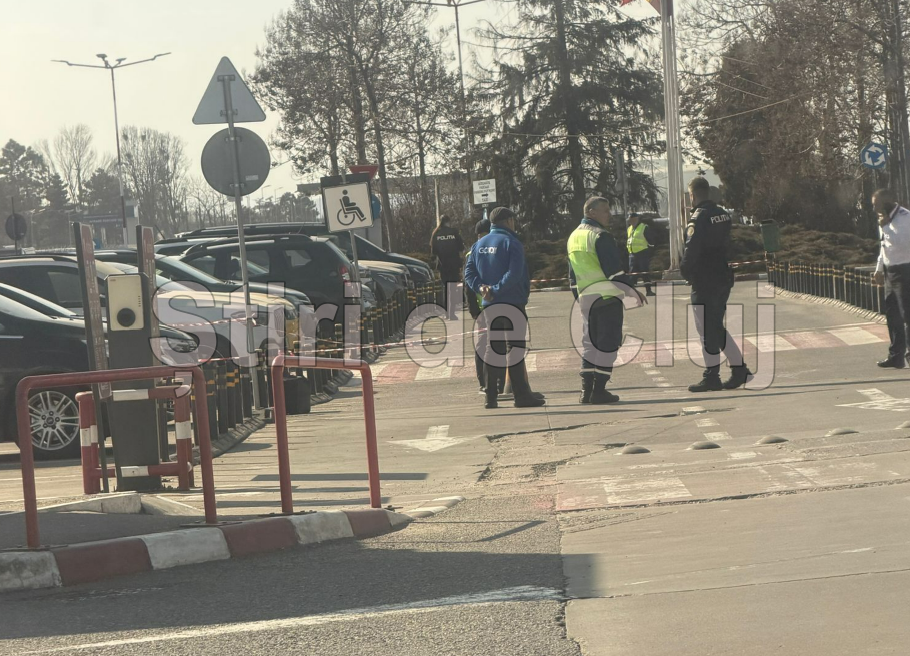 alerta recente la aeroportul cluj o valiza a starnit alarma autoritilor zona a fost securizata imagini de la fata locului