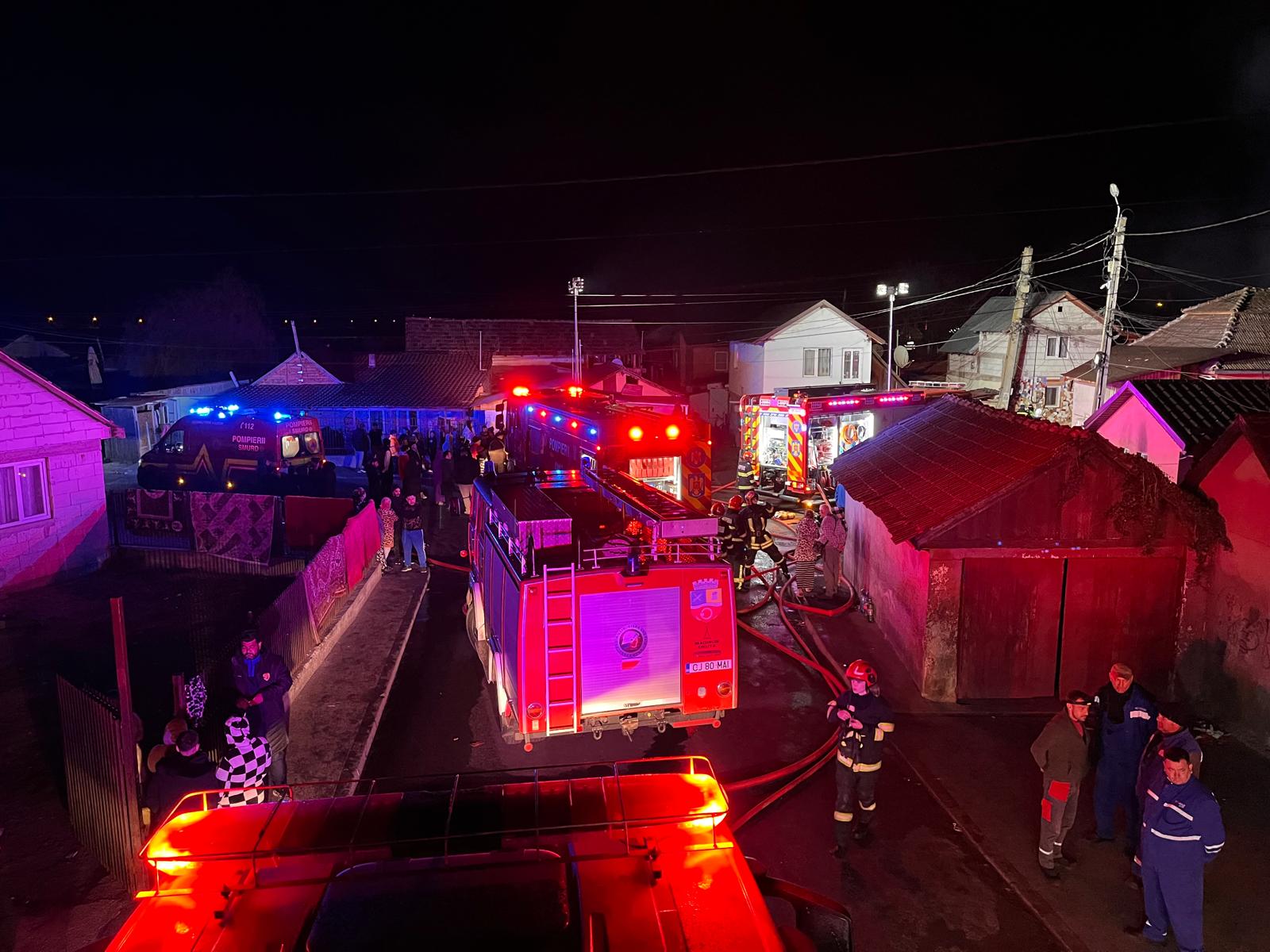 fotografii incendiu devastator in judetul cluj mai multe locuinte in flacari in prezent la turda sase persoane evaluate doua victime internate in spital
