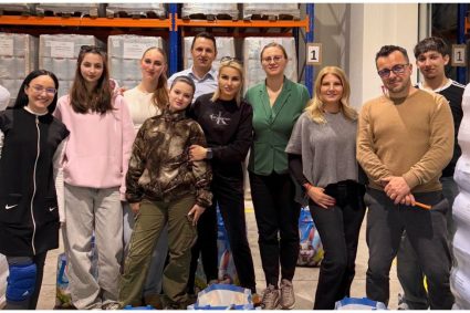 mobilizare emotionanta la cluj zeci de voluntari aduc bucurie varstnicilor si copiilor inainte de sarbatori se petrec minuni foto