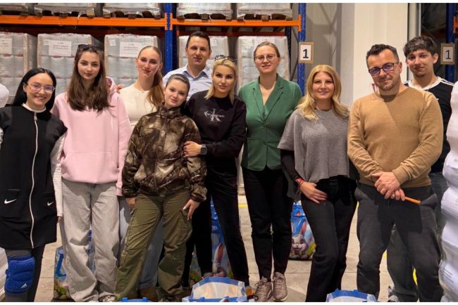mobilizare emotionanta la cluj zeci de voluntari aduc bucurie varstnicilor si copiilor inainte de sarbatori se petrec minuni foto