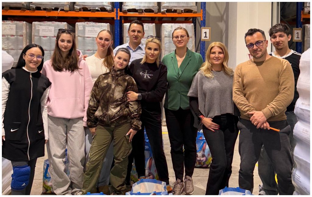 mobilizare emotionanta la cluj zeci de voluntari aduc bucurie varstnicilor si copiilor inainte de sarbatori se petrec minuni foto