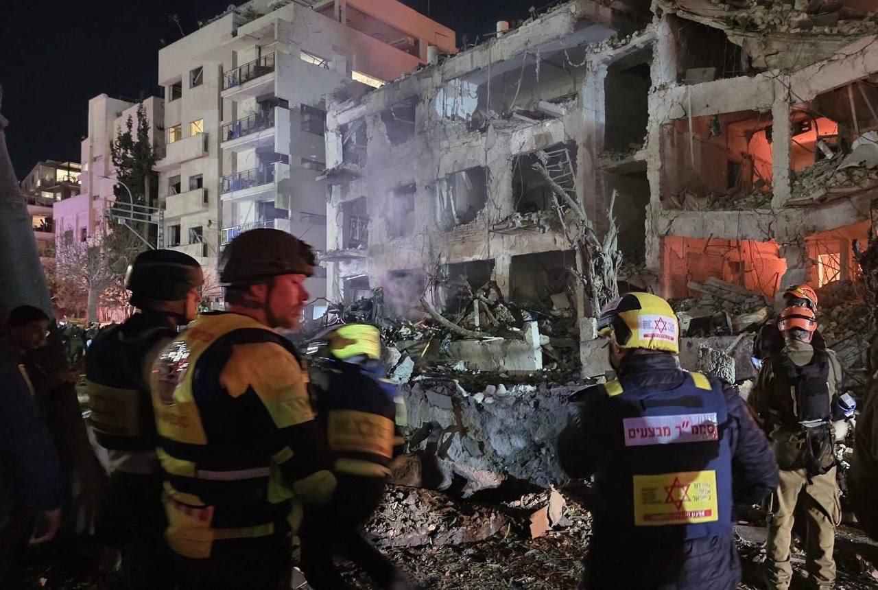 morti dupa ce o racheta a lovit un bloc de locuine in apropiere de Ierusalim