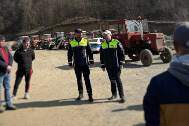 pericol pe patru roti un barbat din cluj a condus un tractor pe drumurile publice fara permis de conducere