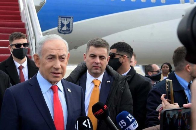 scandal in guvernul israelului consilierul lui netanyahu a infiarat colegii de partid numindu i babuini si retardati ce observatii a facut despre gentile sotiei premierului si despre restul cabinetului