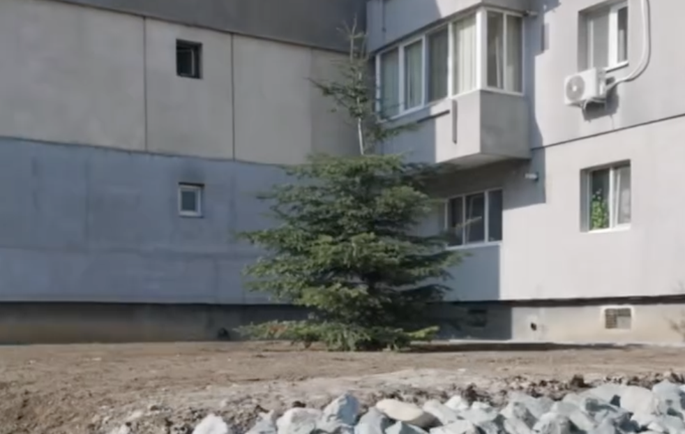 video o comuna din cluj renunta la beton primaria a demarat transformarea spatiilor neingrijite dintre blocuri in parcuri si zone verzi pentru cetateni