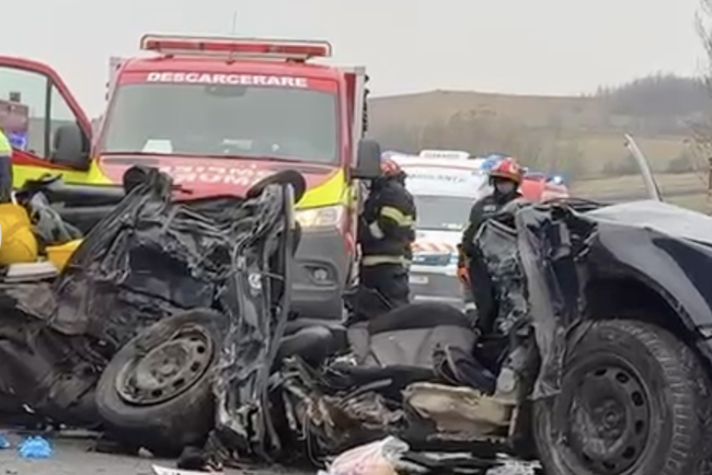 video tragedie cumplita in cluj cinci persone au decedat in urma unui accident devastator din aceasta dimineata masina in care se aflau a fost complet distrusa