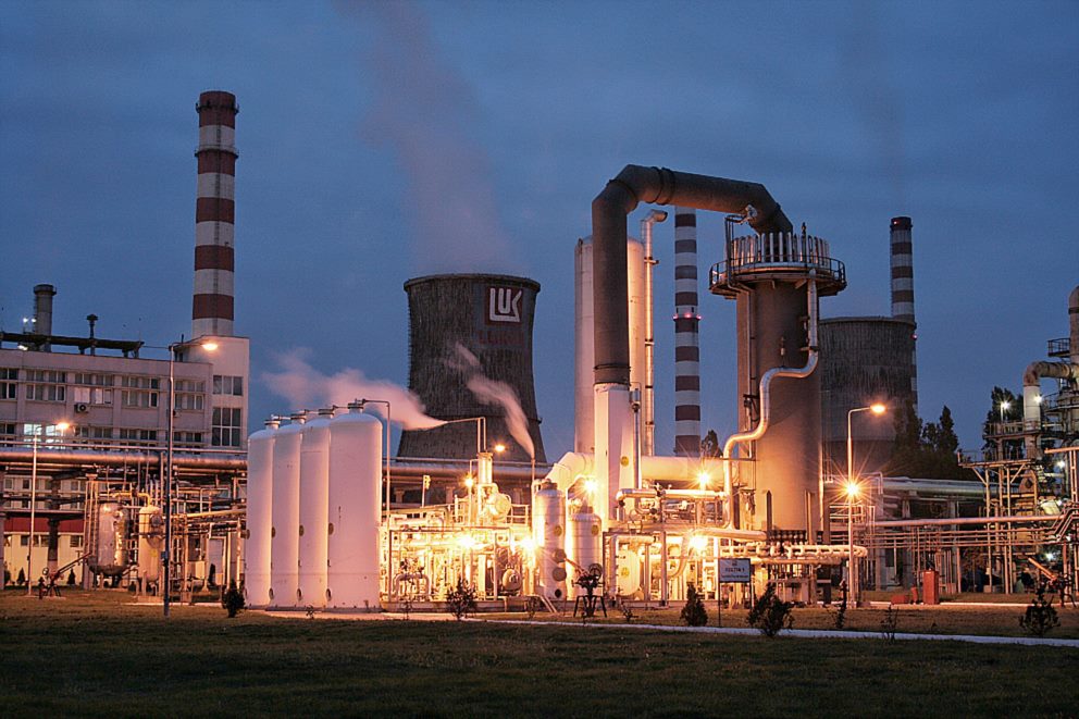 AIE Piata petroliera ar putea intra intr o etapa critica in urmatoarele luni
