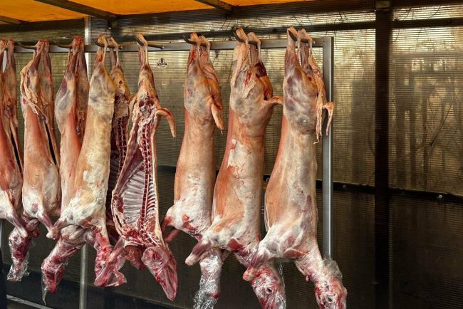 ANPC a aplicat amenzi de peste 63 milioane de lei comerciantilor de carne de miel si restauratelor