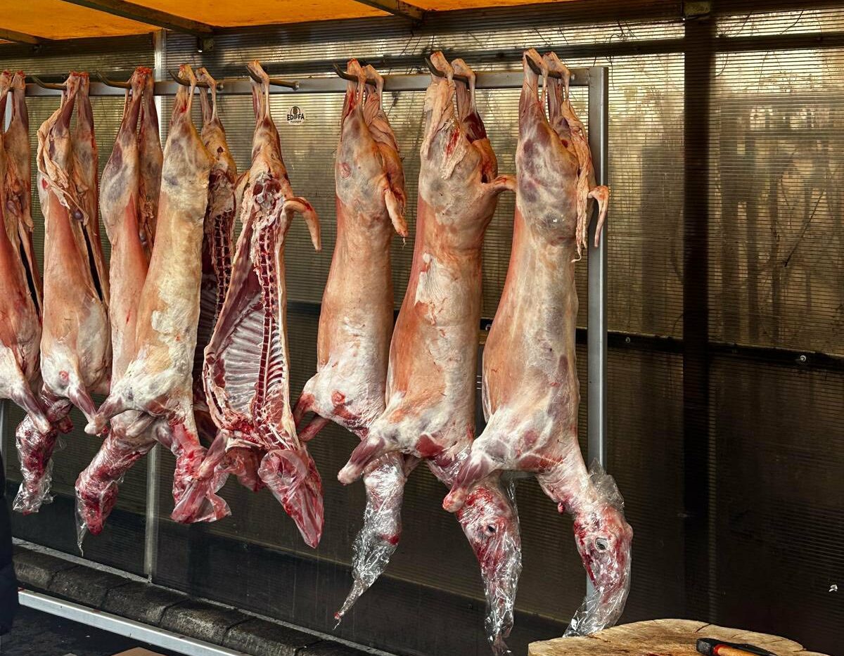 ANPC a aplicat amenzi de peste 63 milioane de lei comerciantilor de carne de miel si restauratelor