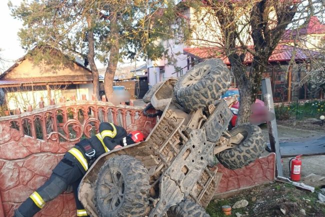 Accident nefericit in a doilea zi de Paste un ATV s a rasturnat si a cadut pe un gard