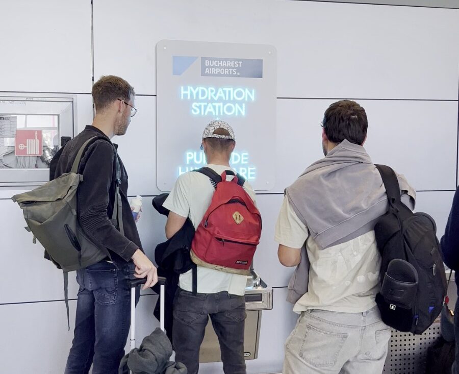 Apa gratuita pentru calatori Primele 10 statii de hidratare amplasate in aeroporturile din Bucuresti