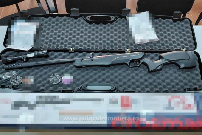 Arma cu aer comprimat si proiectile descoperite intr un colet sosit din Cehia la Aeroportul Cluj