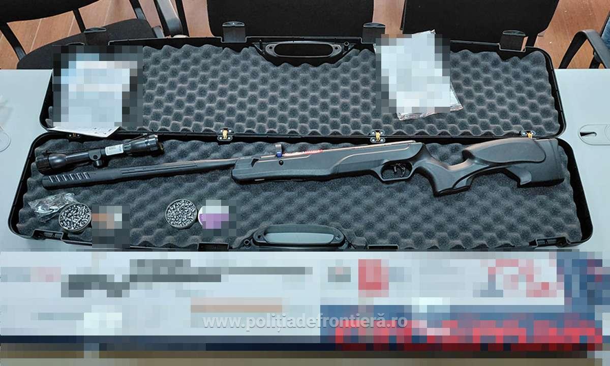 Arma cu aer comprimat si proiectile descoperite intr un colet sosit din Cehia la Aeroportul Cluj
