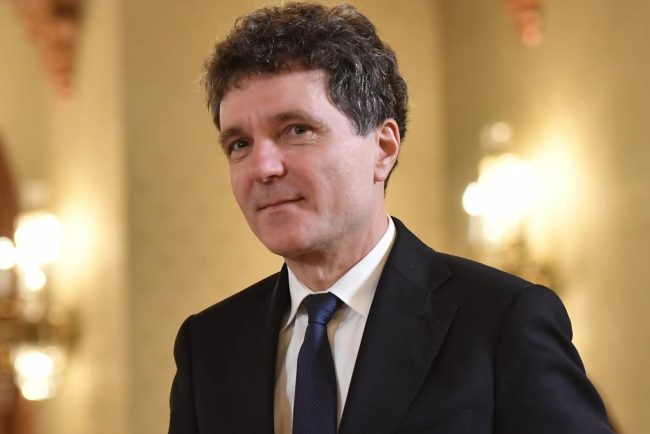 Barbatul care l a amenintat cu moartea pe Nicusor Dan a fost audiat printr un apel video Acesta sustine ca