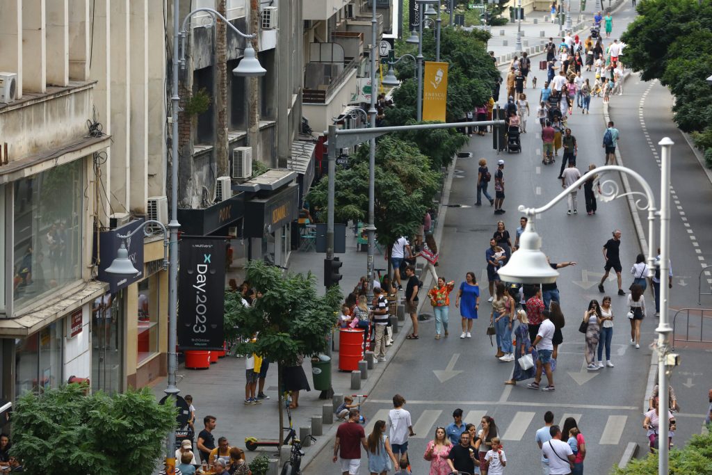 Bucuresti pe placutele de strada Iancu Jianu Stalin Turnatorul Ce legatura exista intre Hitler si Donald Trump