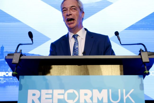 Conservatorii incearca sa se apere de Farage pe propriul terren