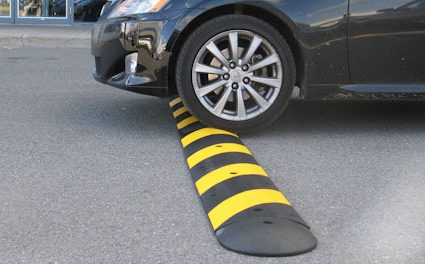 Cosmar pe o strada din Cluj Masinile circula cu viteza excesiva langa o gradinita copiilor se afla pe carosabil si nimeni nu ia masuri