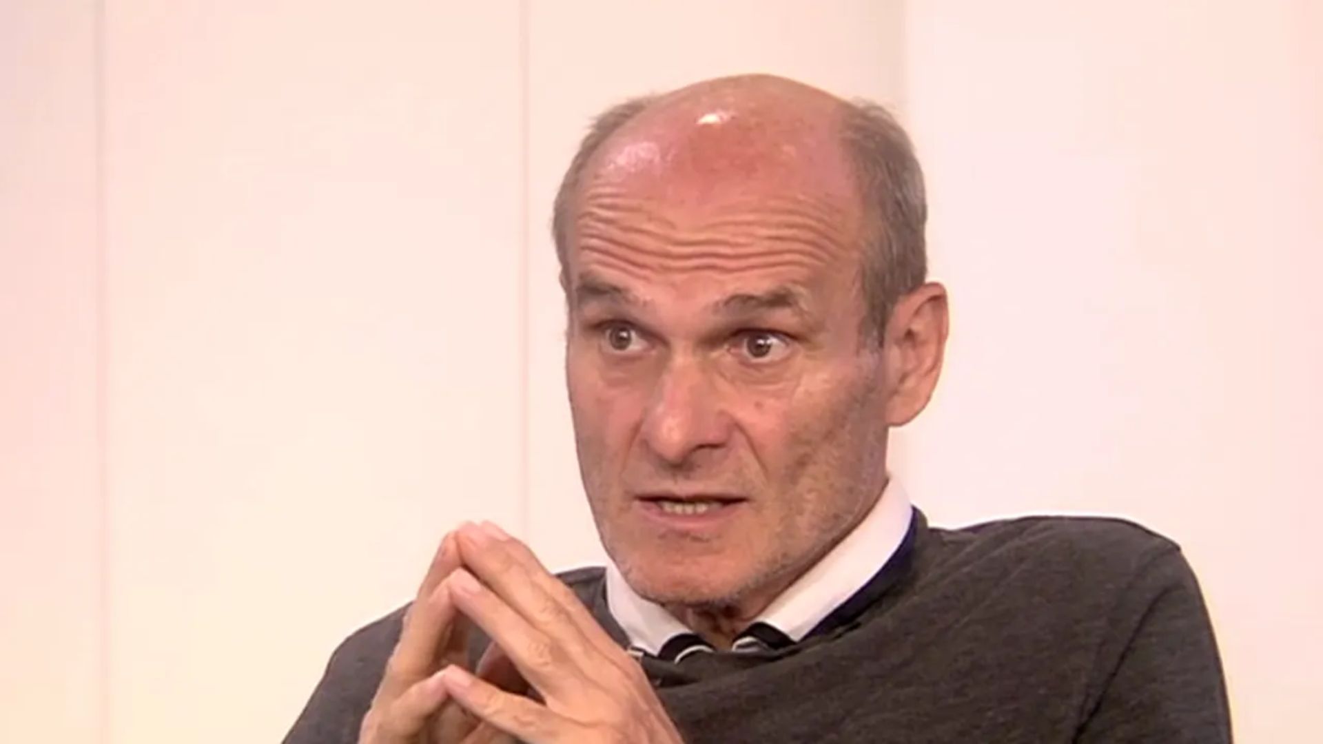 Declaratie controversata de Paste Cristian Tudor Popescu critica traditiile crestinilor Cei care respecta traditiile ar trebui sa consume doar lacuste miere si seminte