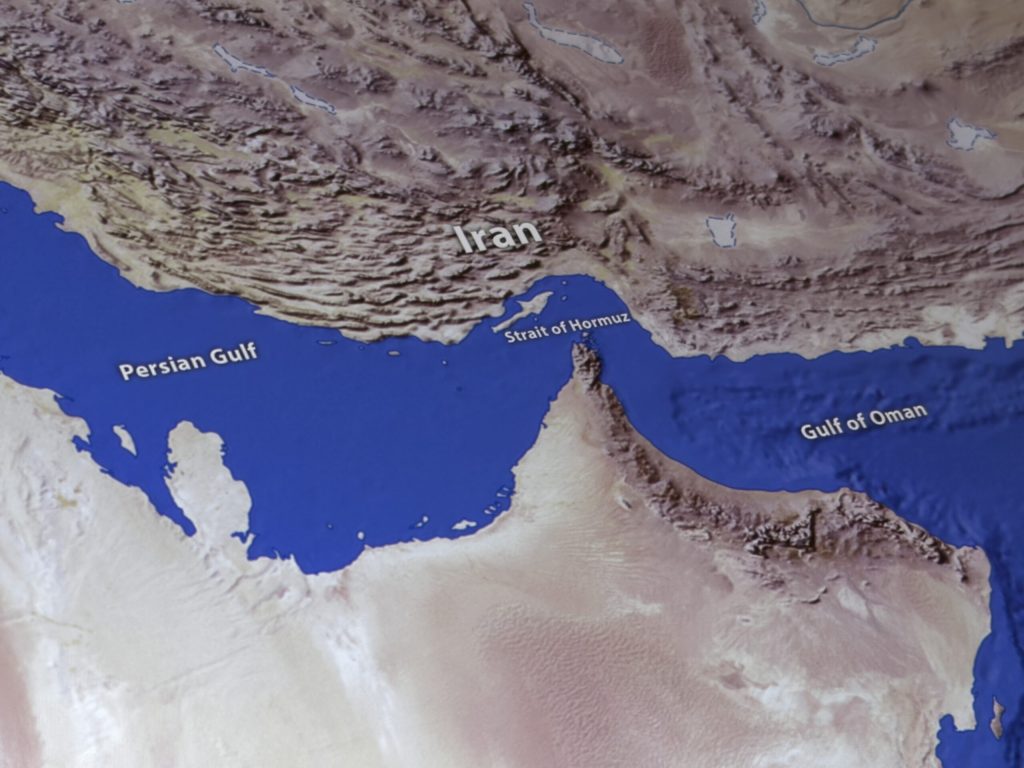 Emiratele Arabe subliniaza ca utilizarea Stramtorii Ormuz trebuie garantata in orice acord intre SUA si Iran