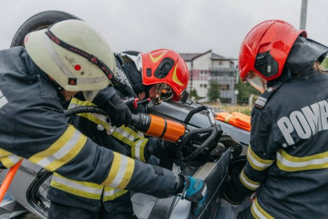 Haos pe drumurile judetului Cluj in weekend O masina arsa complet un motociclist internat la spital si doi raniti in urma unui accident nocturn in oras