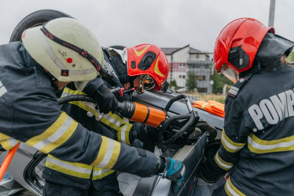 Haos pe drumurile judetului Cluj in weekend O masina arsa complet un motociclist internat la spital si doi raniti in urma unui accident nocturn in oras
