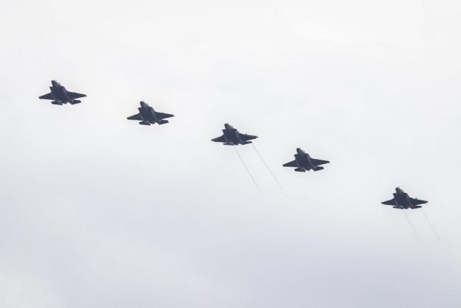 Iranul anunta distrugerea mai multor aeronave inamice in timpul operatiunii de salvare a pilotului american